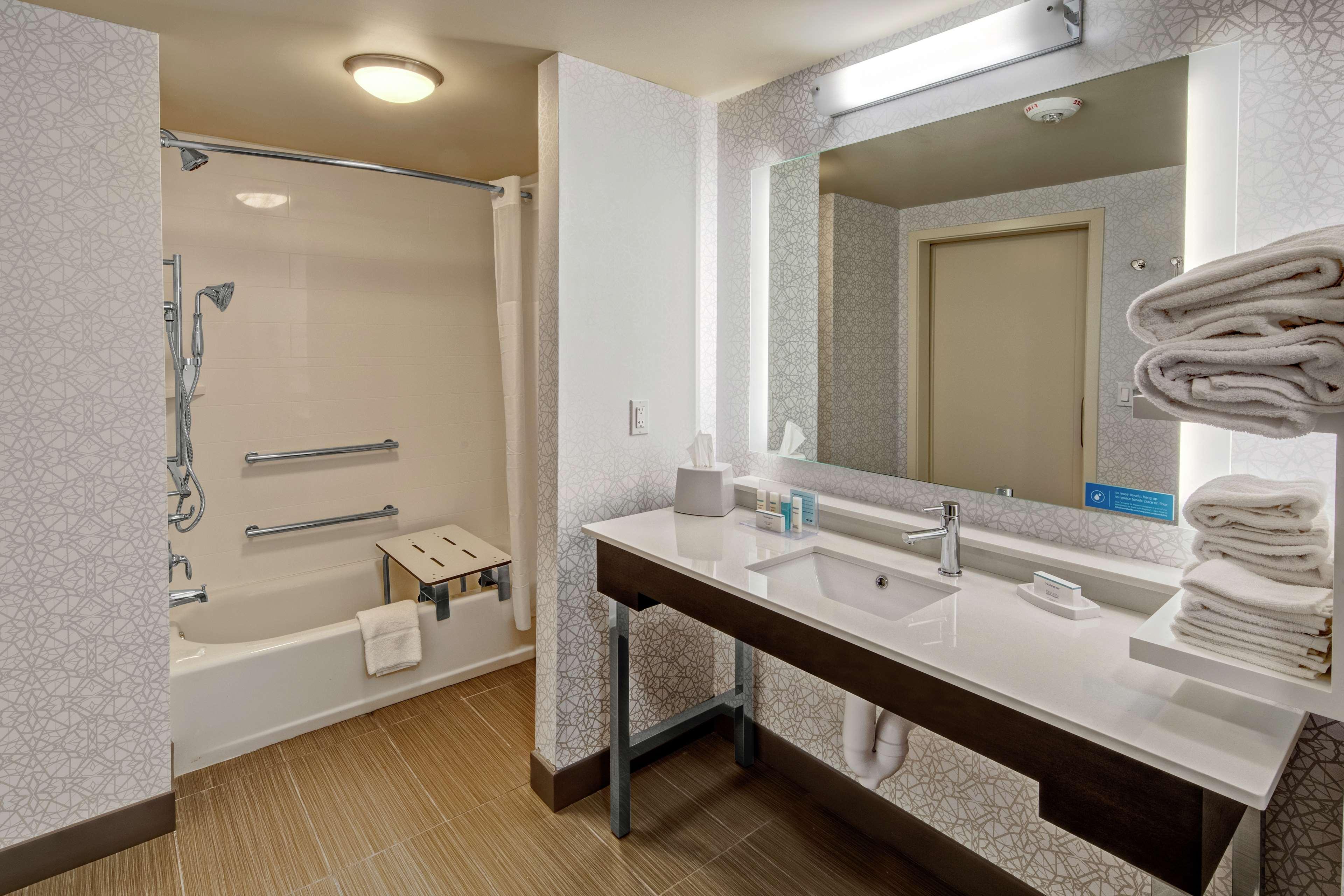 Hampton Inn Fresno Airport Екстер'єр фото