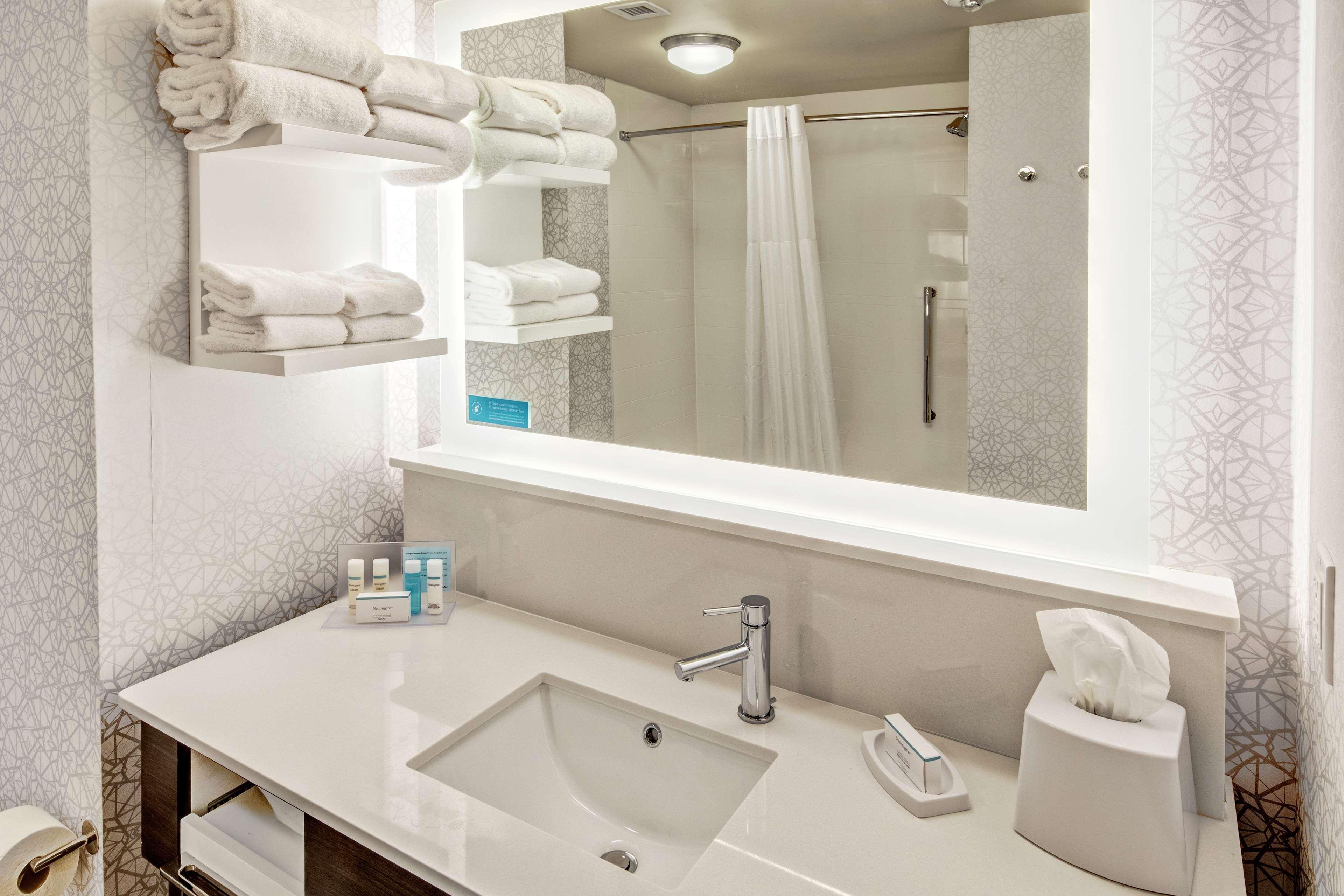 Hampton Inn Fresno Airport Екстер'єр фото