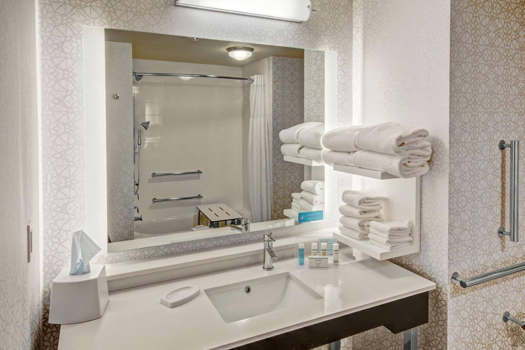 Hampton Inn Fresno Airport Екстер'єр фото