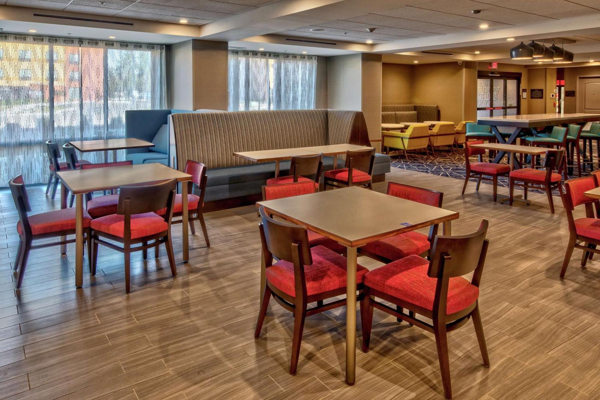 Hampton Inn Fresno Airport Екстер'єр фото