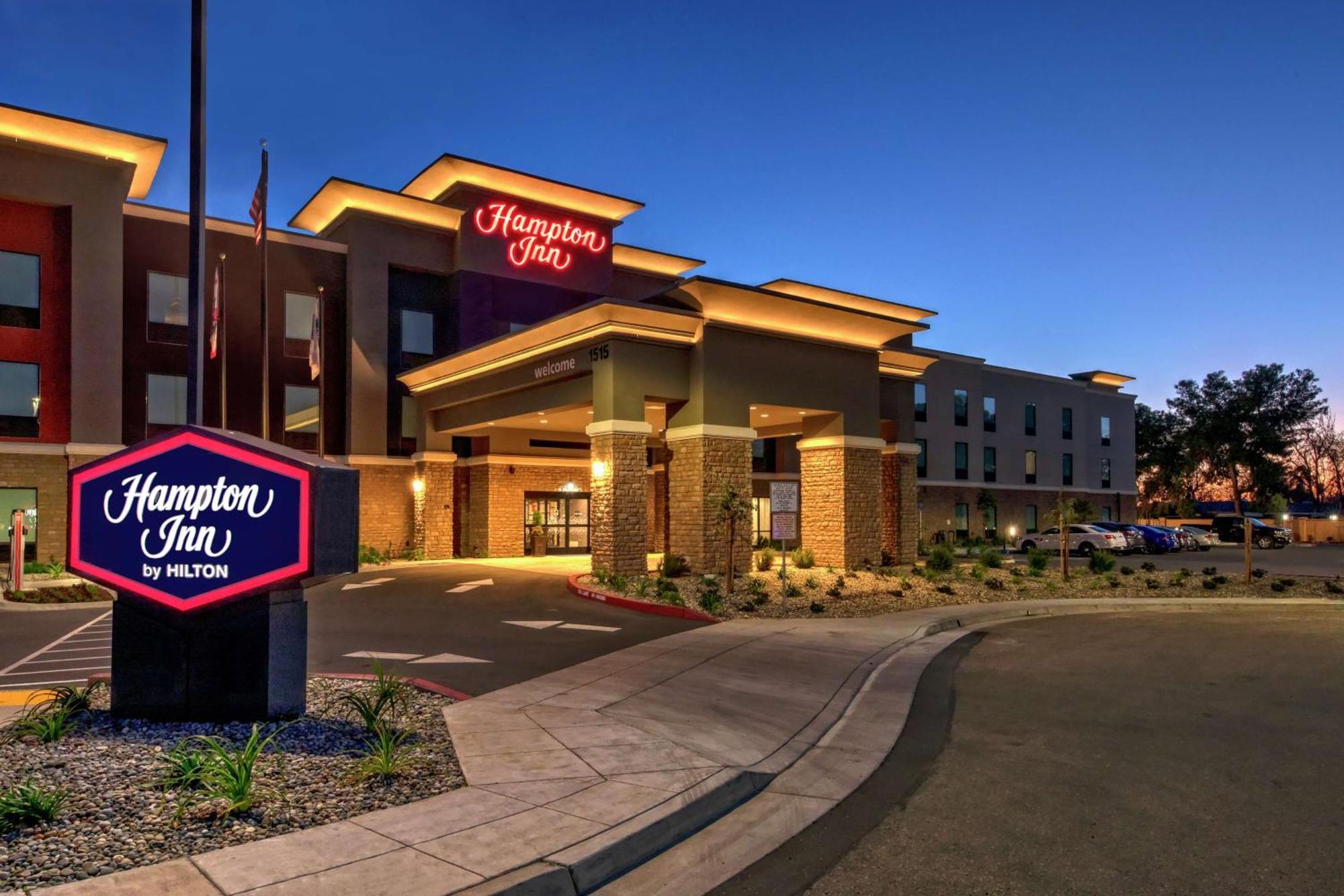 Hampton Inn Fresno Airport Екстер'єр фото